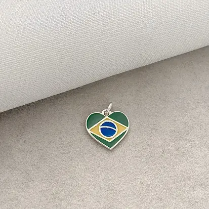 PINGENTE MINI CORAÇÃO BRASIL RESINADO